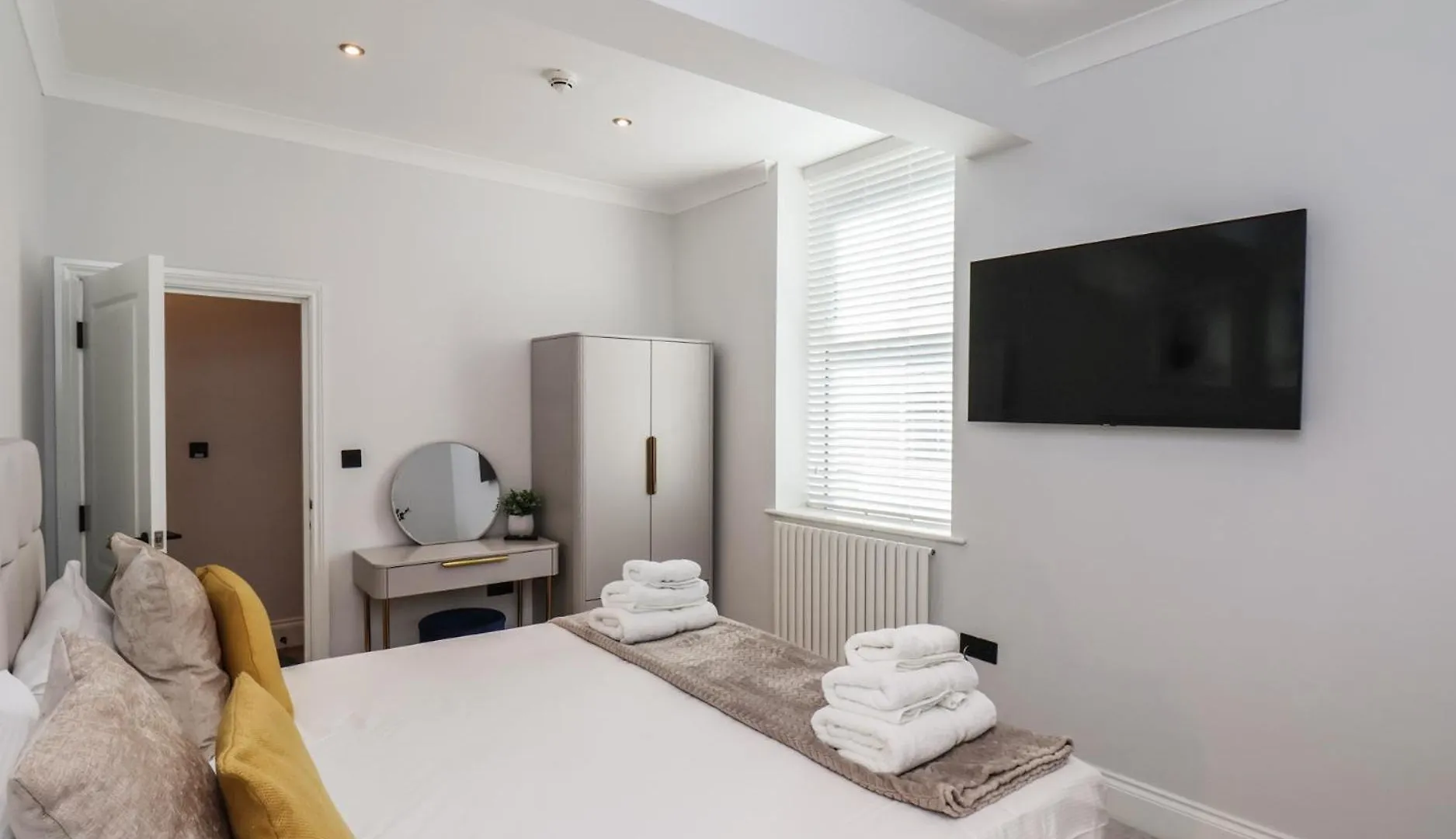 The Salisbury Apartment 206 Scarborough