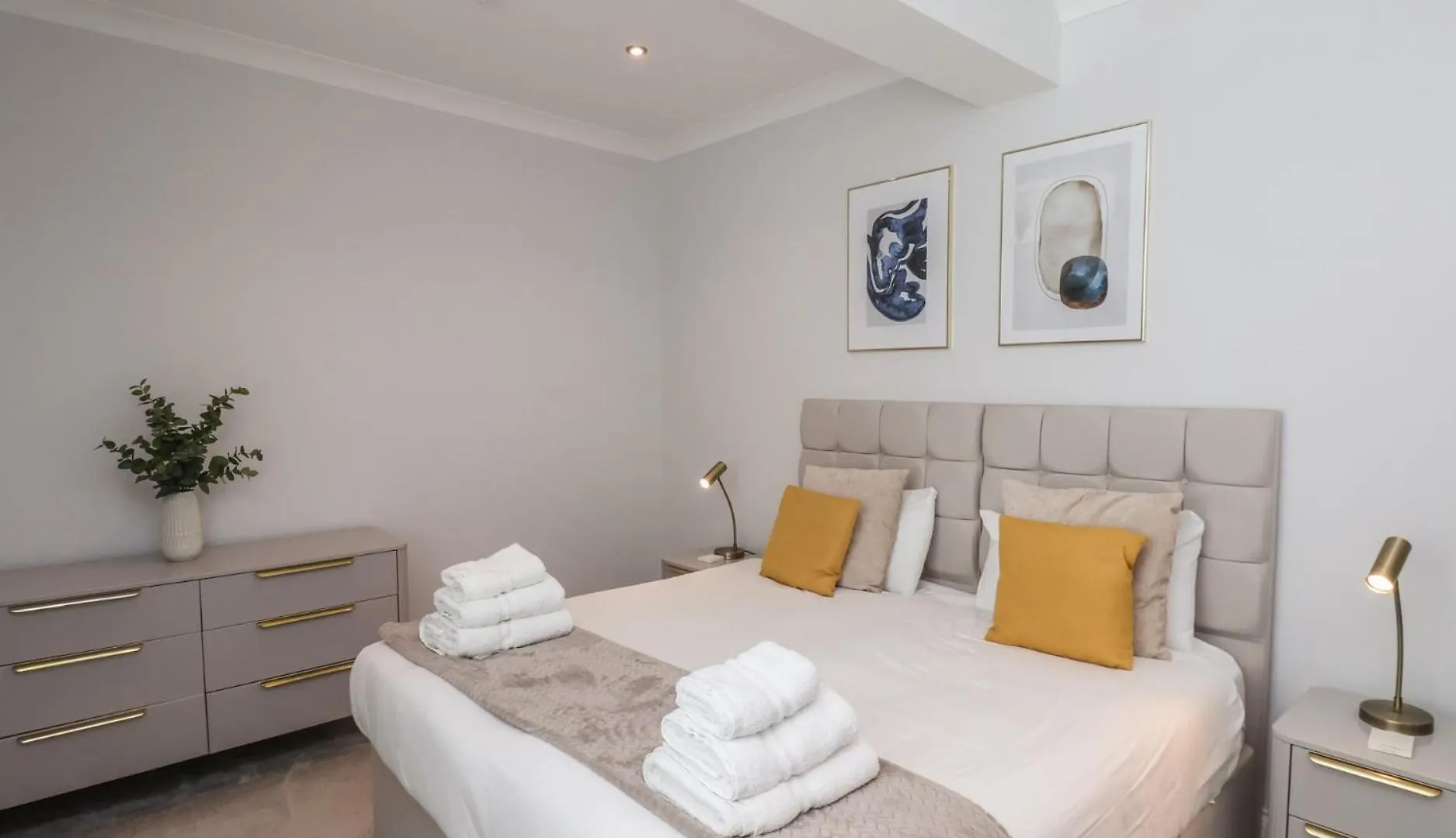 The Salisbury Apartment 206 Scarborough